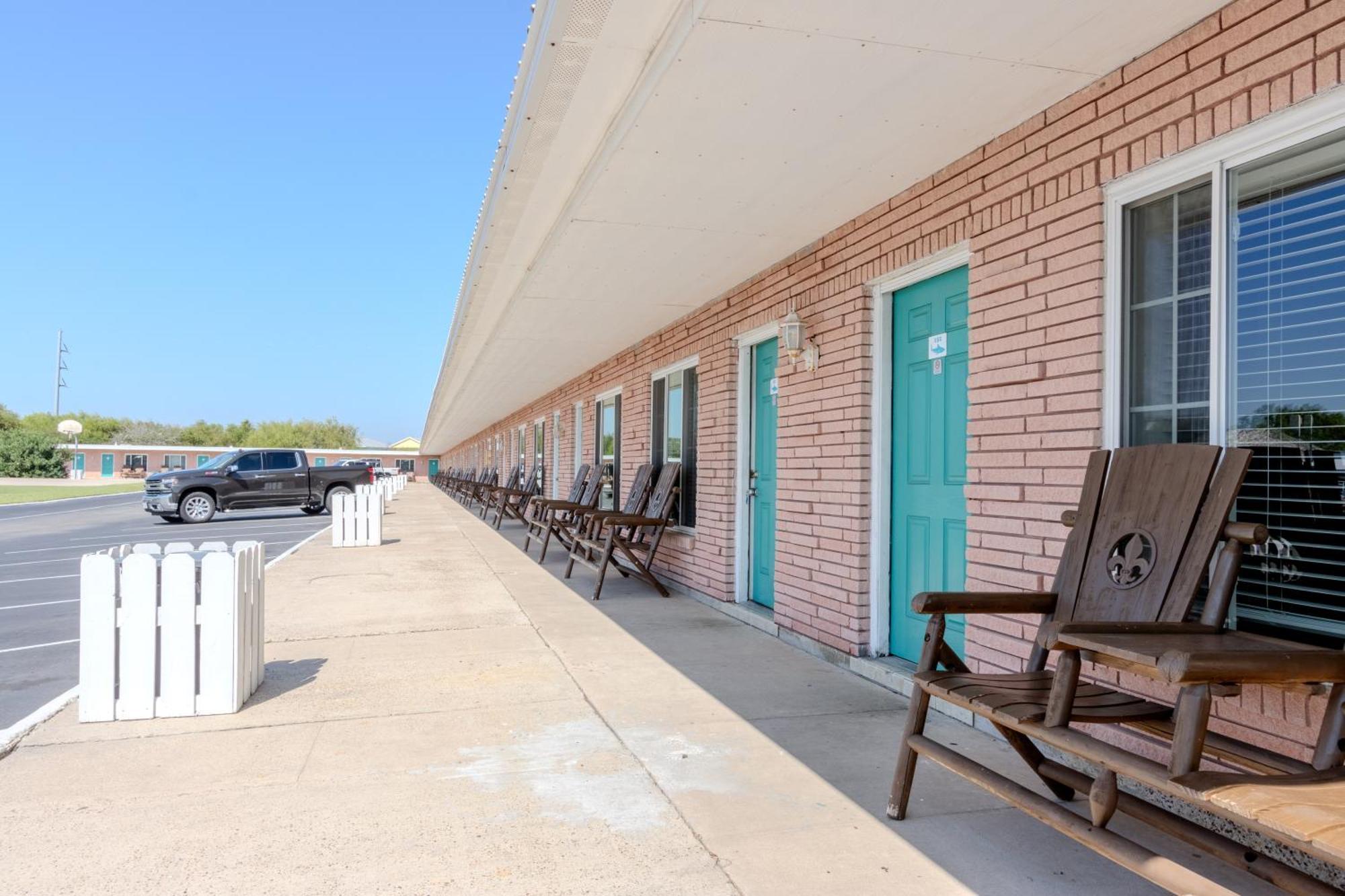 Shark Reef Resort Motel & Cottages Port Aransas Bagian luar foto